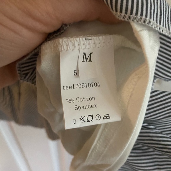 Ruffle hem t-shirt - Picture 4 of 4